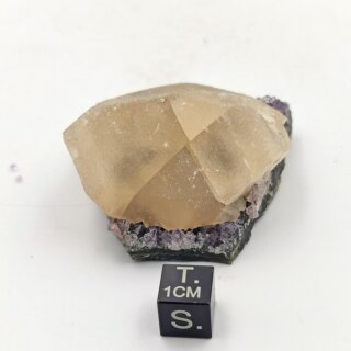 Calcit Kristall auf Uruguay Amethyst