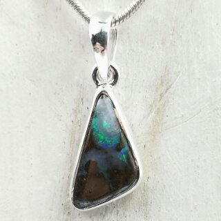 Boulder Opal Anhänger in 92,5er Silber gefasst