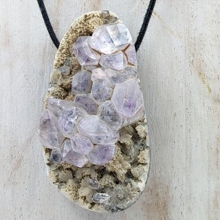 Amethyst auf Matrix Anhänger gebohrt