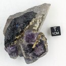 Fluorit mehrfarbig mit Schörl auf Bergkristall